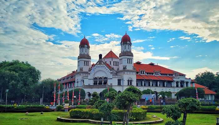 Menelusuri Jejak Kolonial di Lawang Sewu Semarang: Ikon Mistis dan Historis